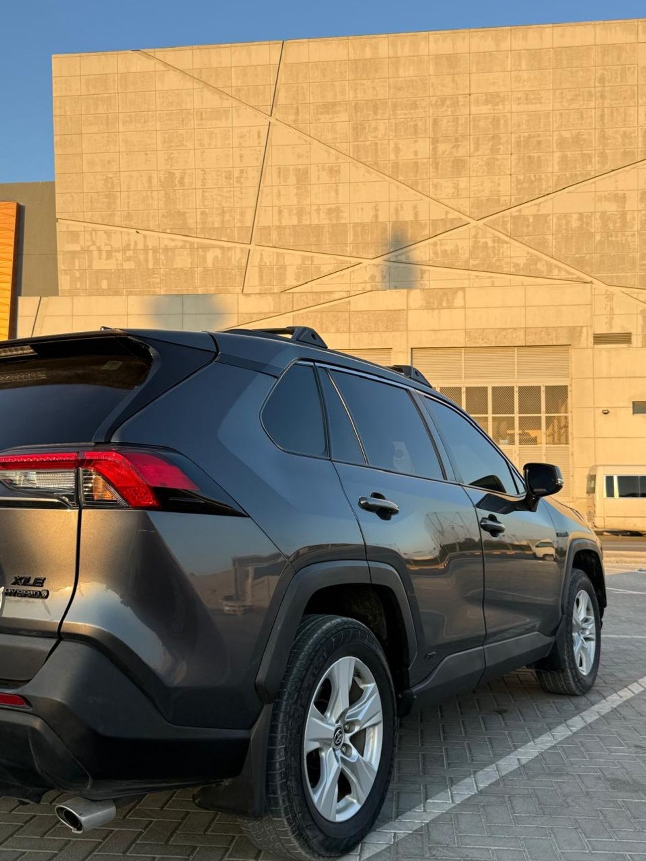 تويوتا راف ٤ XLE 2.5L