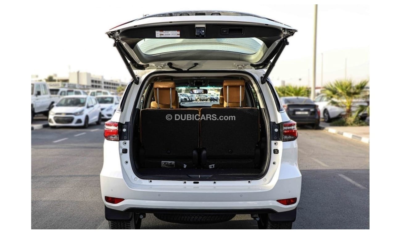 تويوتا فورتونر Get 2023 Toyota Fortuner 4X4 2.8 18'I AL - Platinum White inside Chamois