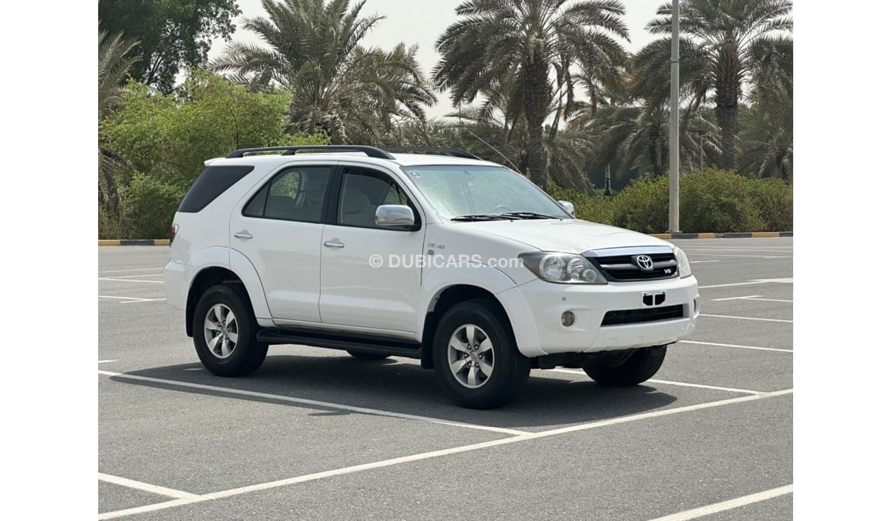 Toyota Fortuner MODEL 2008 GCC CAR PERFECT CONDITION INSIDE AND OUTSIDE FULL OPTION 4 wheel drive