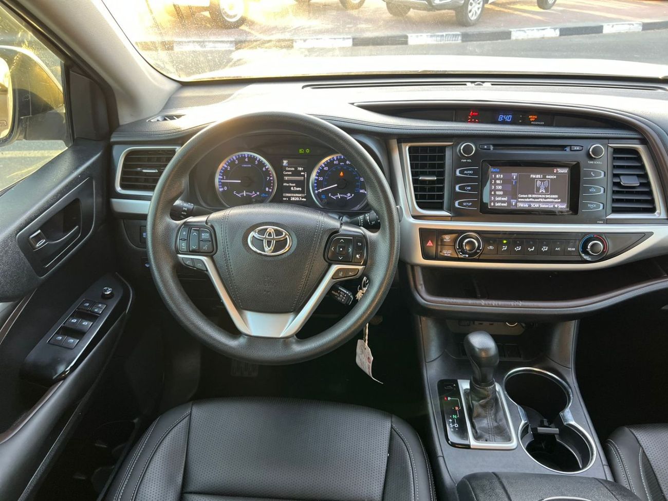 تويوتا هايلاندر 2019 Toyota Highlander MidOption - 2.7L V4 - Rear Camera - 7 Leather Seat