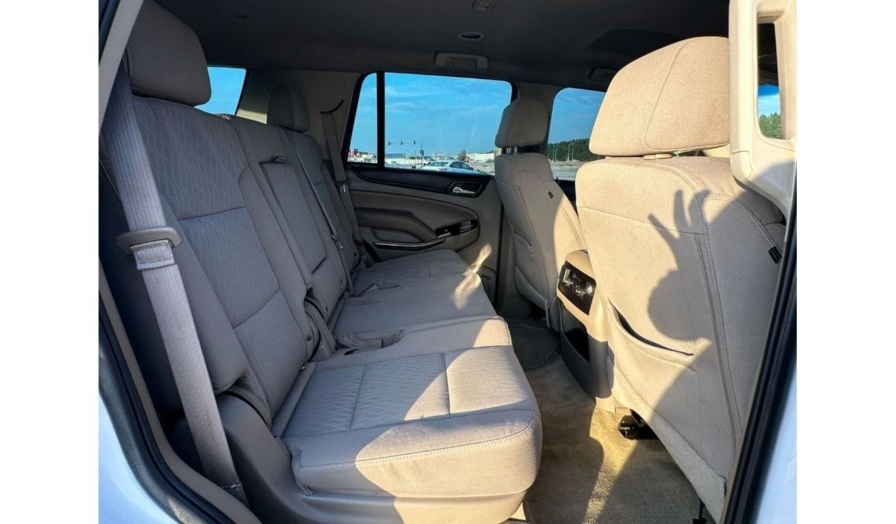 GMC Yukon SLE 5.3L 4WD (8 Seater) GMC YUKON 2017 GCC ORGINAL PAINT // ACCIDENT FREE // PERFECT CONDITION