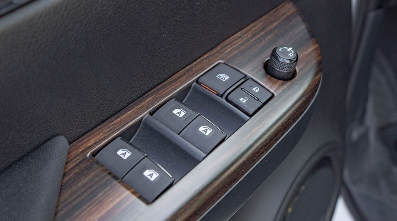 تويوتا هيلوكس 2024 Toyota Hilux DC 2.7L Petrol MT - Red Interior