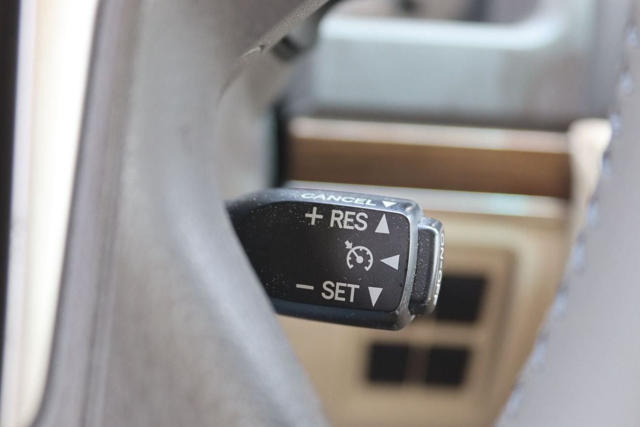 Toyota Land Cruiser GXR