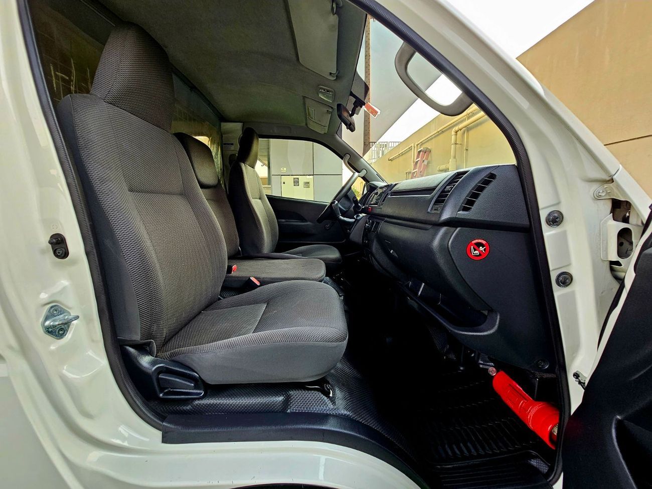 تويوتا هاياس CARGO / GCC / PETROL / MANUAL / STANDARD ROOF/ LOT#124282