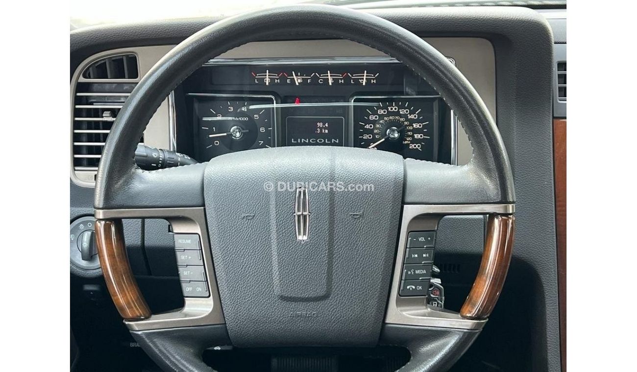 Lincoln Navigator Select LINCOLN NAVIGATOR 2014 GCC FULL OPTIONS ORIGINAL PAINT FULL SERVICE HISTORY