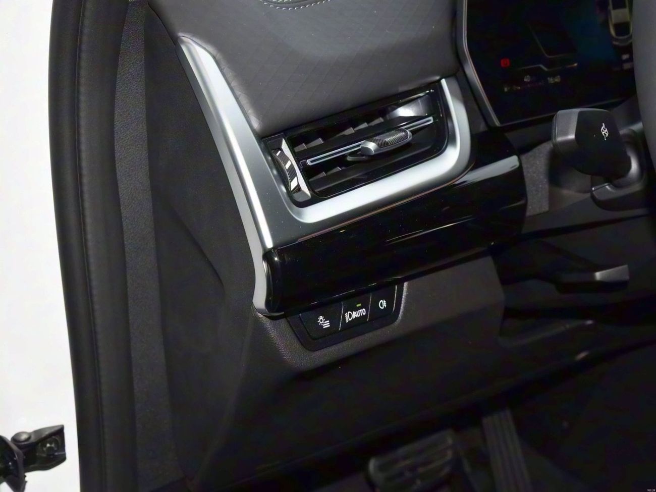 بي أم دبليو X2 BMW 225L / Chinese / white / 0km / 204 hp