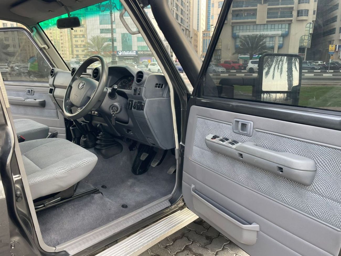 تويوتا لاند كروزر بيك آب Diesel 4.5 Liter Right Hand Drive 4 Doors Manual Gear