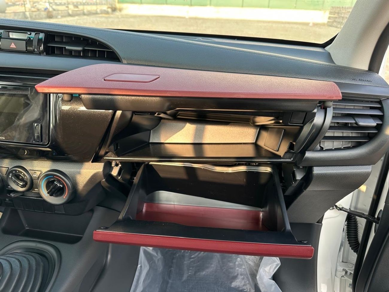 Toyota Hilux Signle cabin 2.7 4*4 M/T 3 DOORS