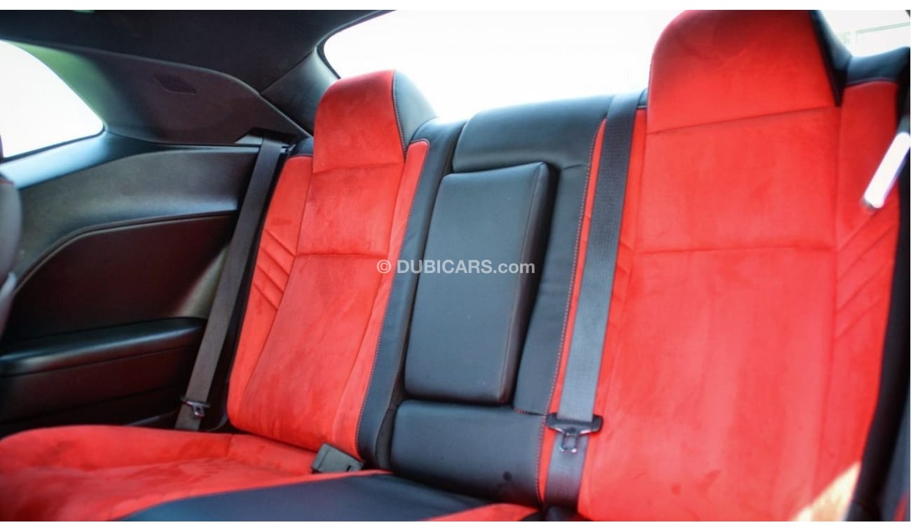 Dodge Challenger Challenger SXT V6 3.6L 2019/ SRT Kit/ Leather Interior/ Low miles/ Excellent Condition