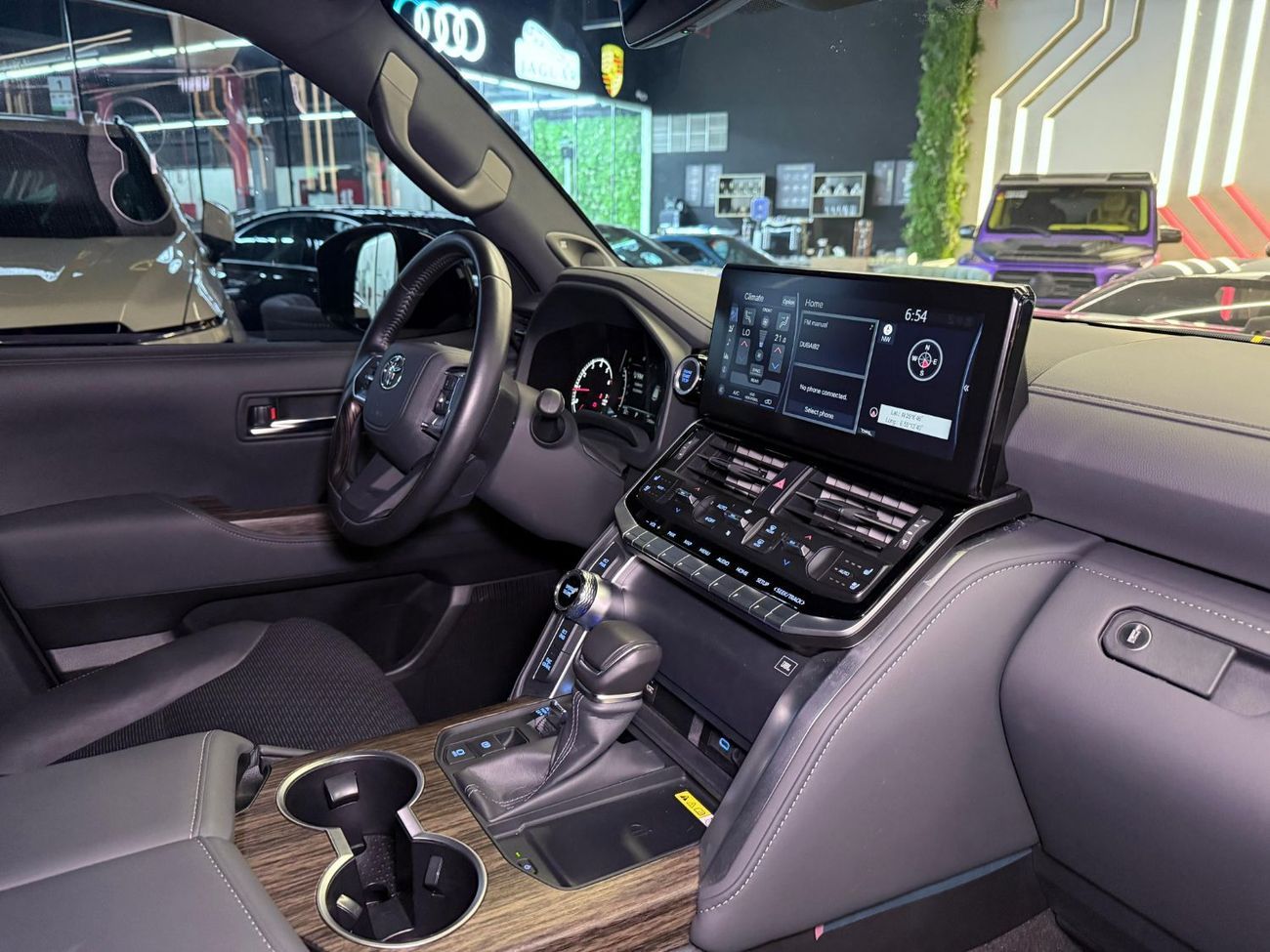 Toyota Land Cruiser VXR 4.0L 2023 Land Cruiser 4.0L VXR GCC-Al Futtaim Warranty - 13,000 KM Only