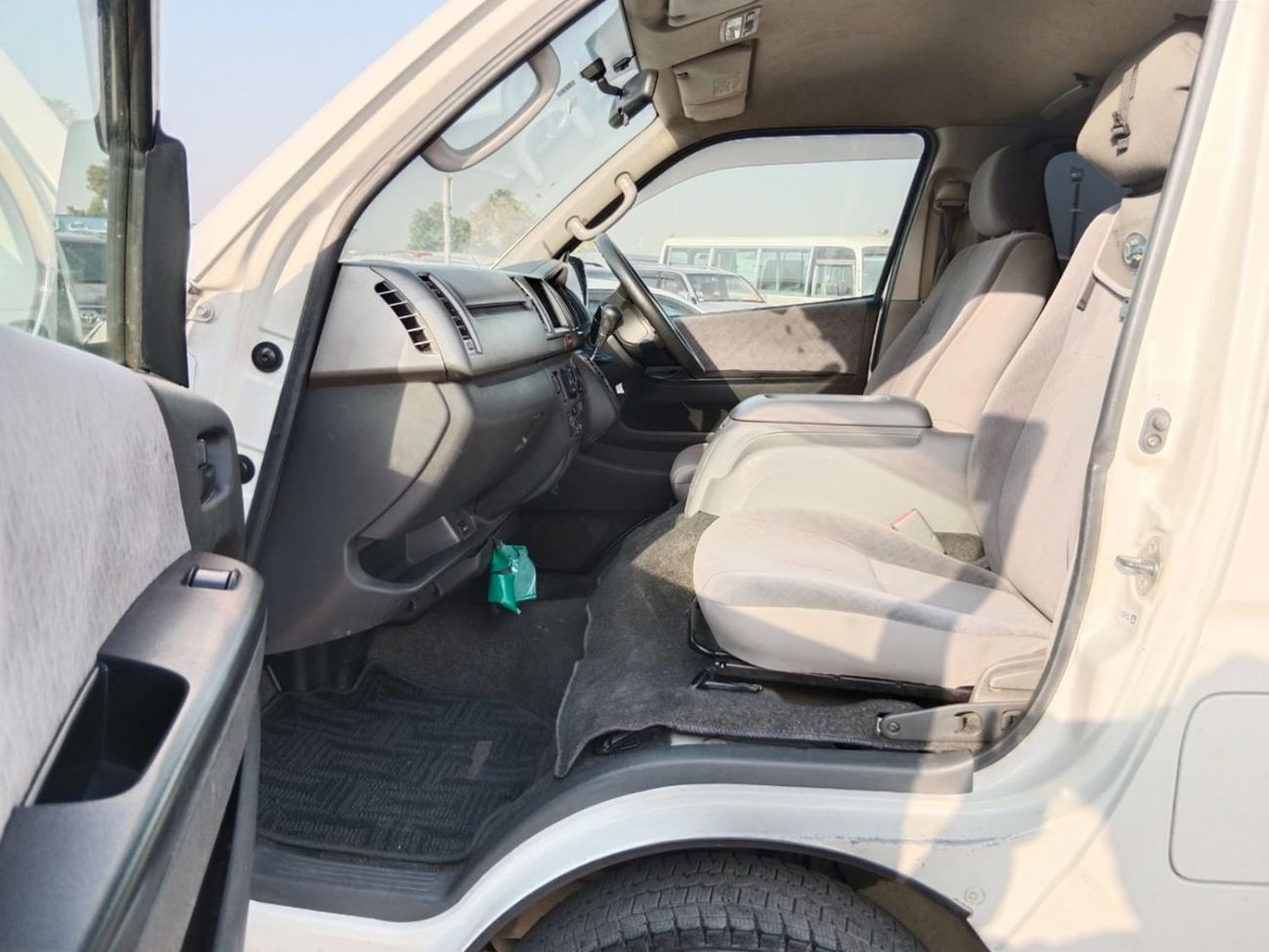 تويوتا هاياس TOYOTA HIACE VAN RIGHT HAND DRIVE (PM1613)