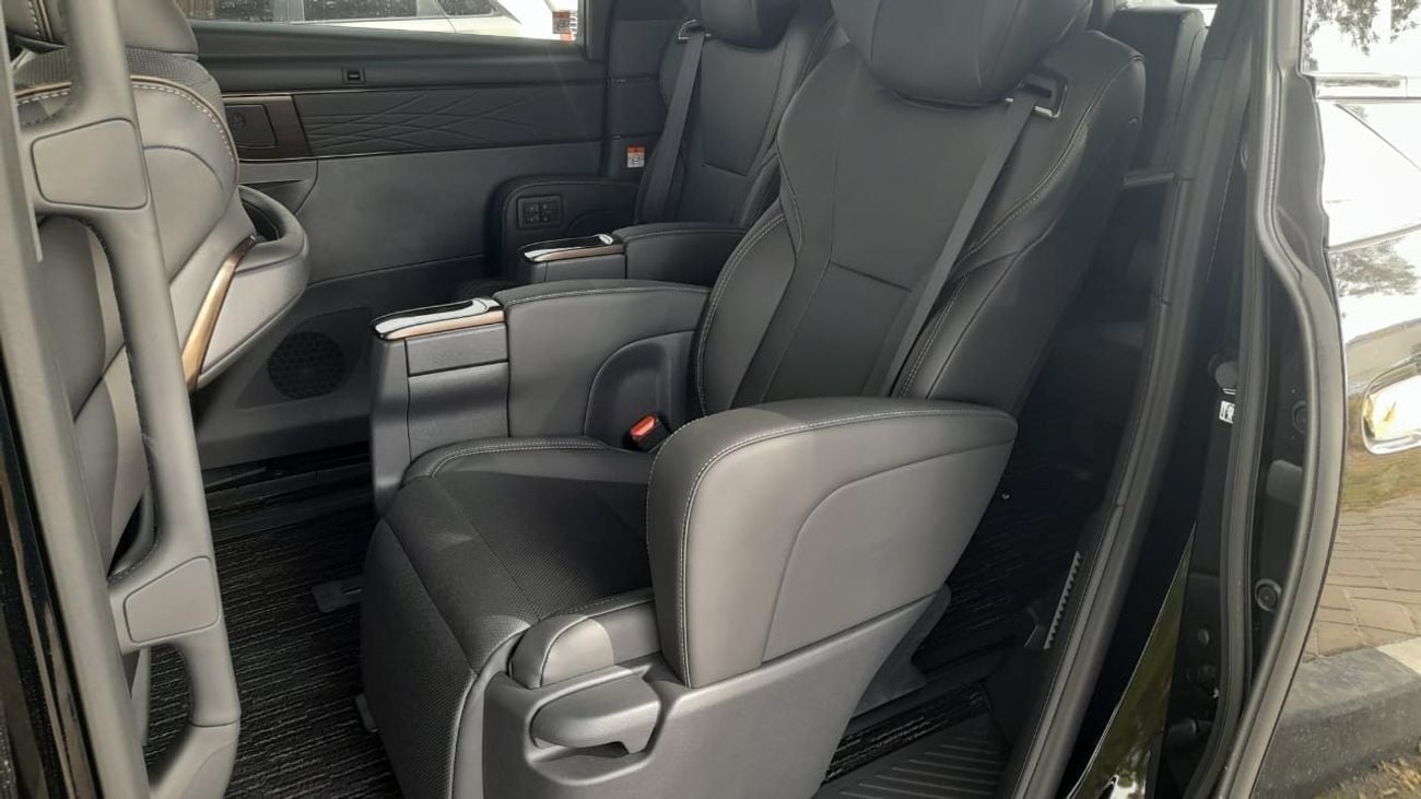 تويوتا ألفارد Executive Lounge