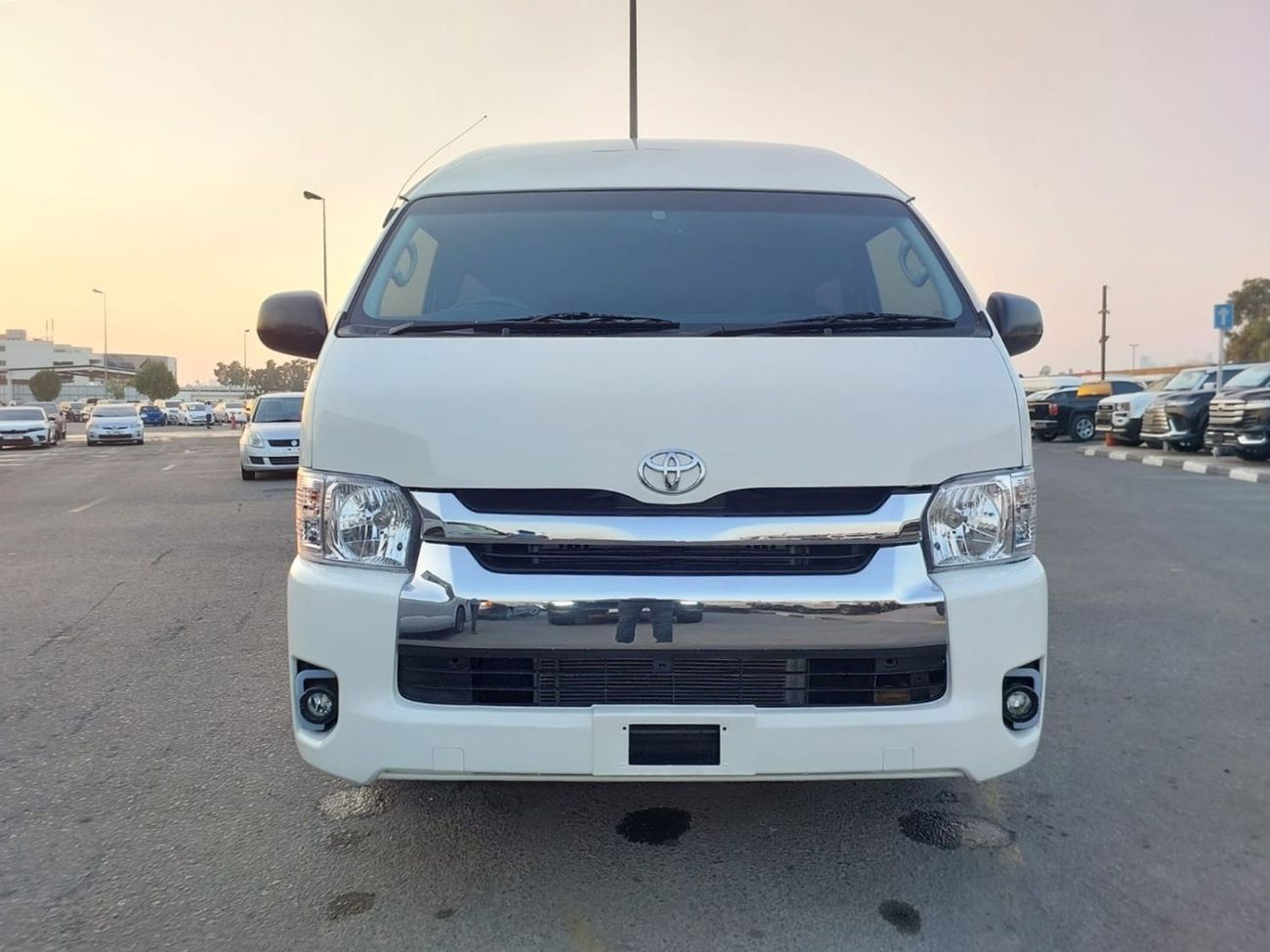 تويوتا هاياس TOYOTA HIACE COMMUTER VAN RHD 2016 MODEL 2.7 L PETROL AUTOMATIC(PM69524)