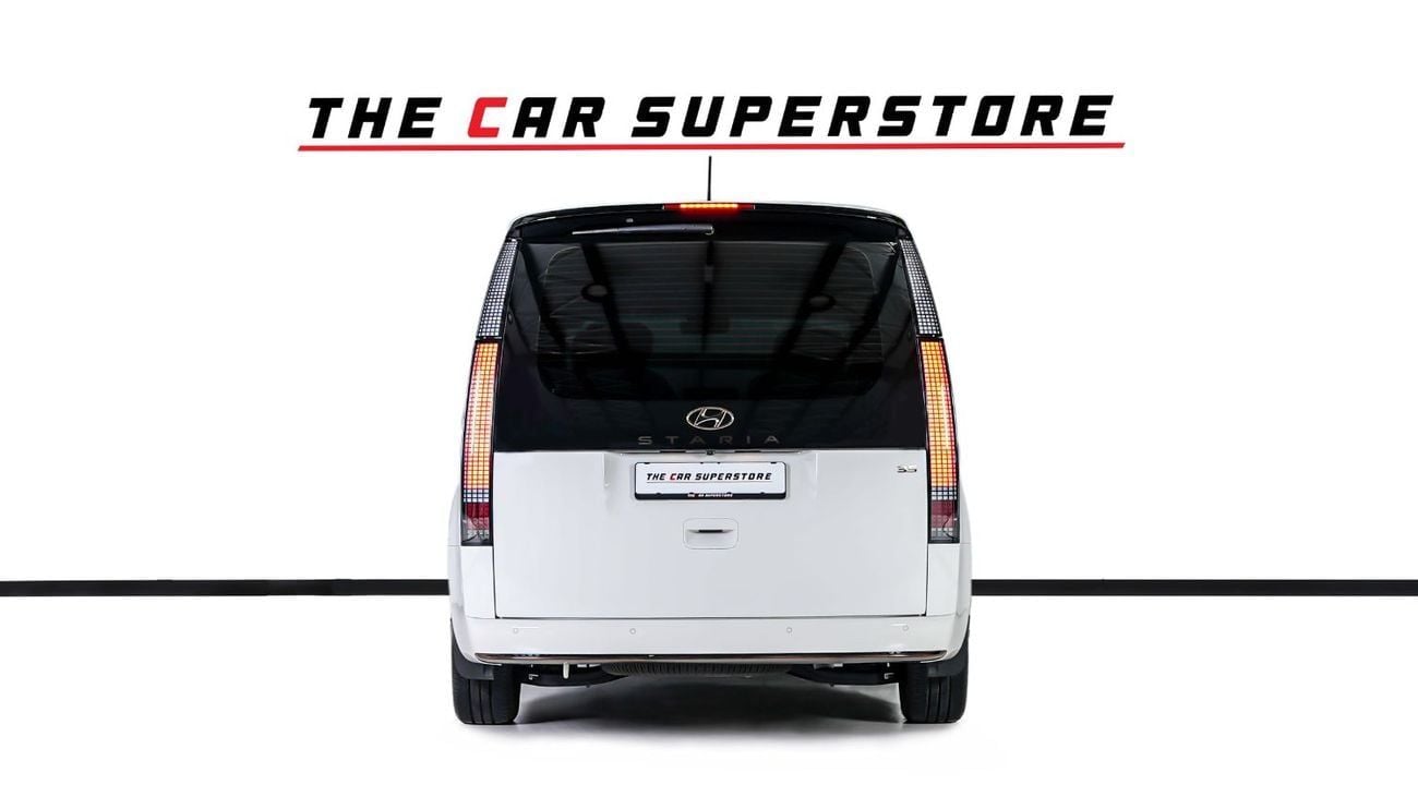 Hyundai Staria Van 3.5L (6 Seater) GCC - Full Service History- 7 Seater VIP Leather Seats- Mint Condition
