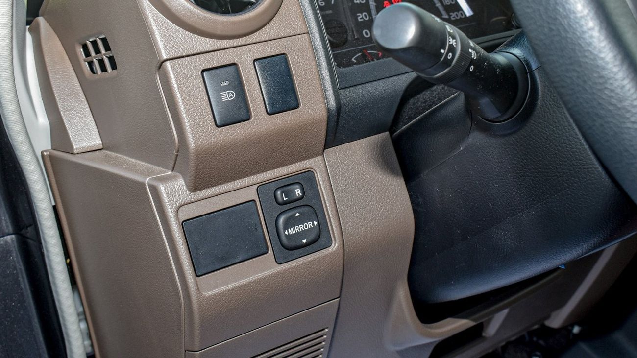 Toyota Land Cruiser 70 LX 4.0L V6 A/T