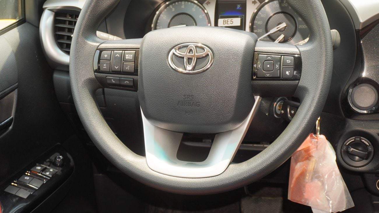 تويوتا هيلوكس SR5  2.7L  4WD A/T