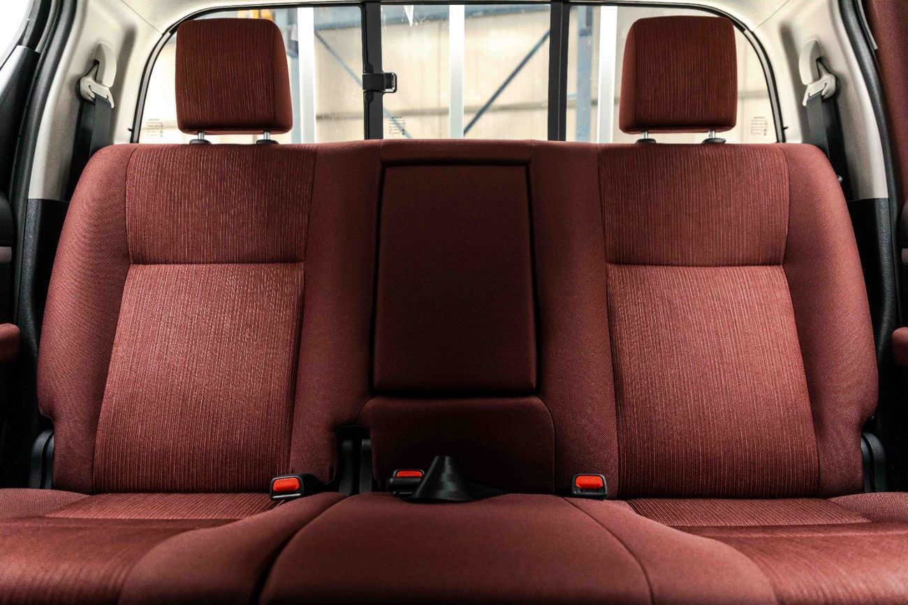 تويوتا هيلوكس Double Cab 2.7L - Super White Inside Maroon | Export Only