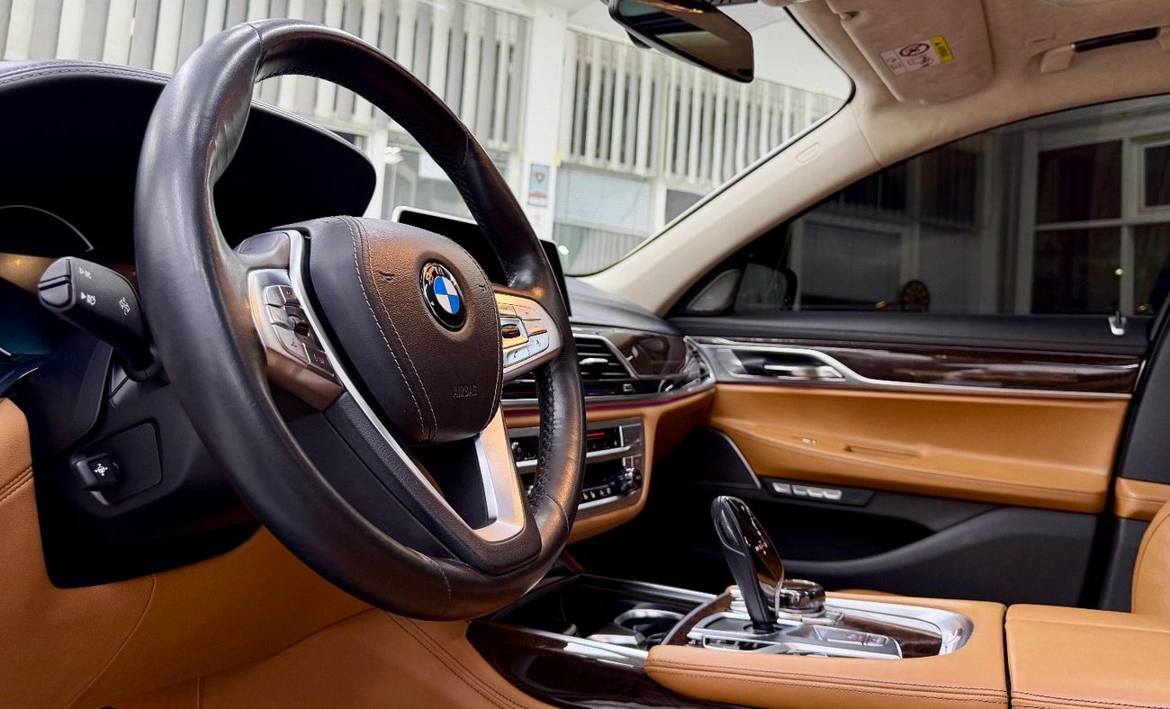 BMW 740Li Exclusive 3.0L (335 HP)