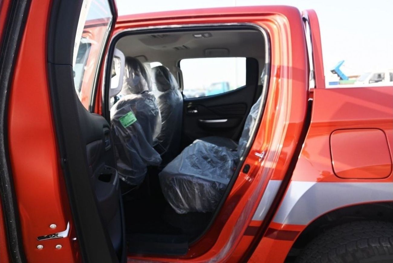 ميتسوبيشي L200 ميتسوبيشي L200 ديزل فل أوبتيون أوتوماتيك 2.4 لتر برتقالي من الخارج أسود من الداخل