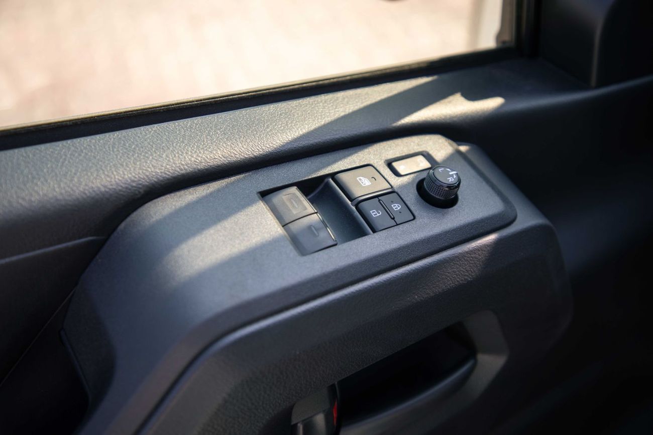 تويوتا هاياس 3.5L- White Inside Grey | Export Only