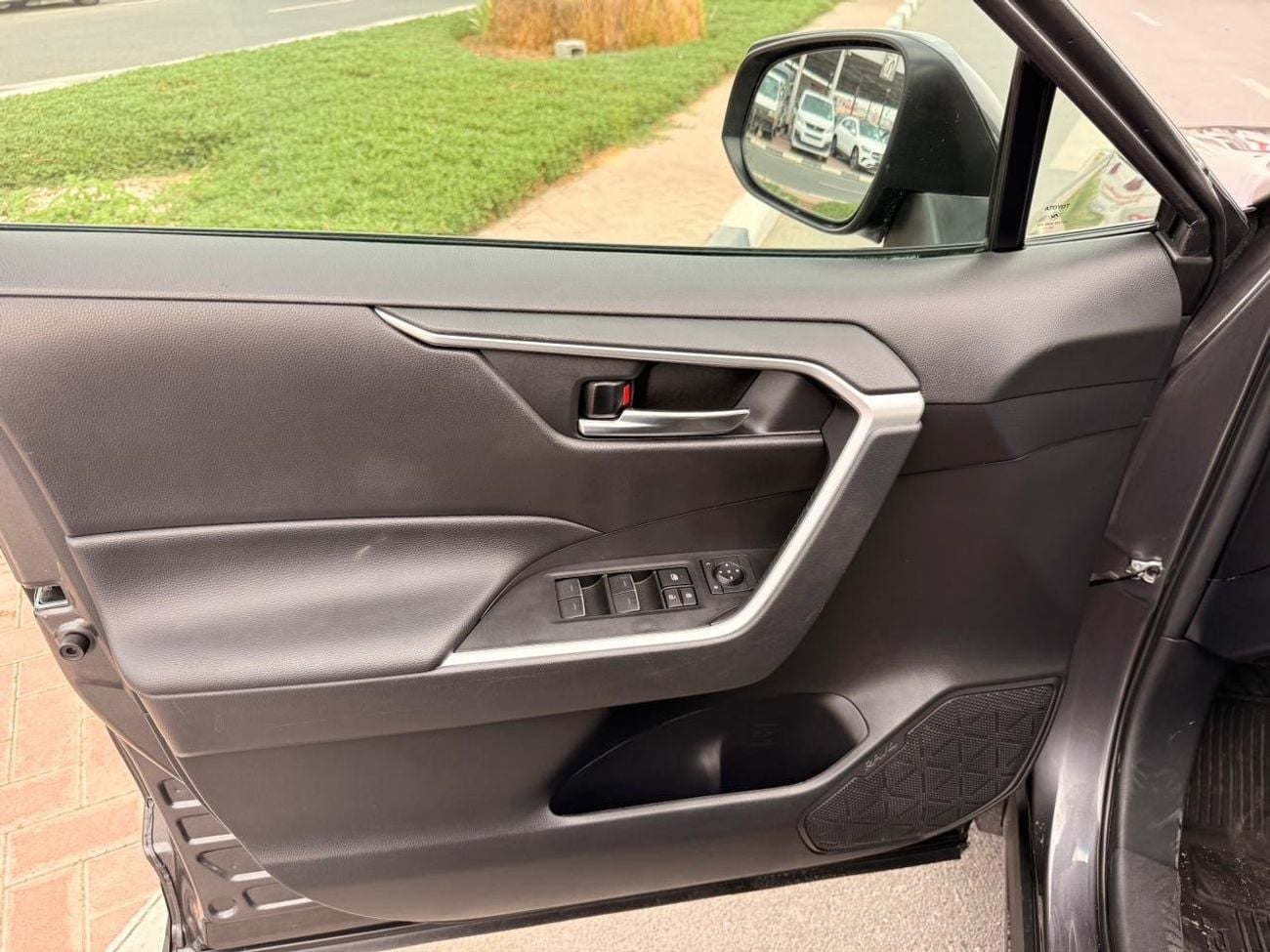 تويوتا راف ٤ XLE 2.5L push start 2024