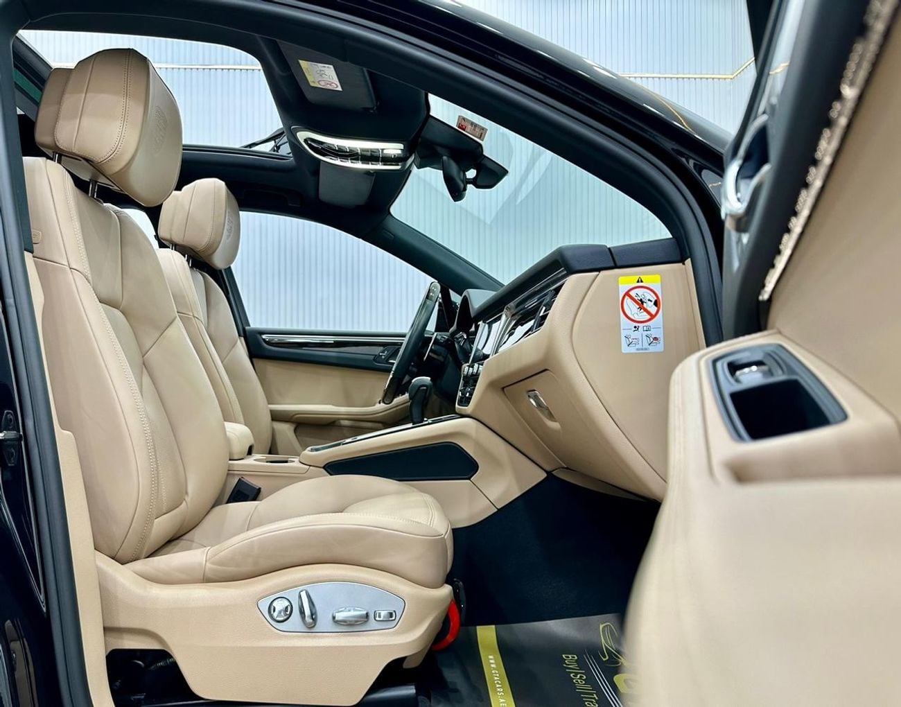 بورش ماكان Std 2022 Porsche Macan, February 2025 Porsche Warranty, Full Porsche Service History, Low Kms, GCC