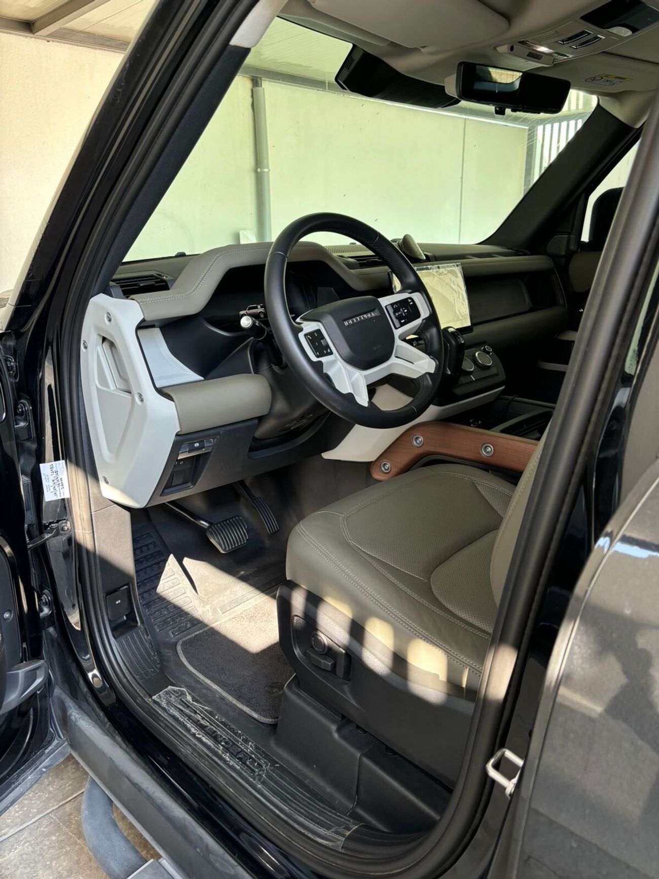 لاند روفر ديفندر 110 SE P300 2.0L