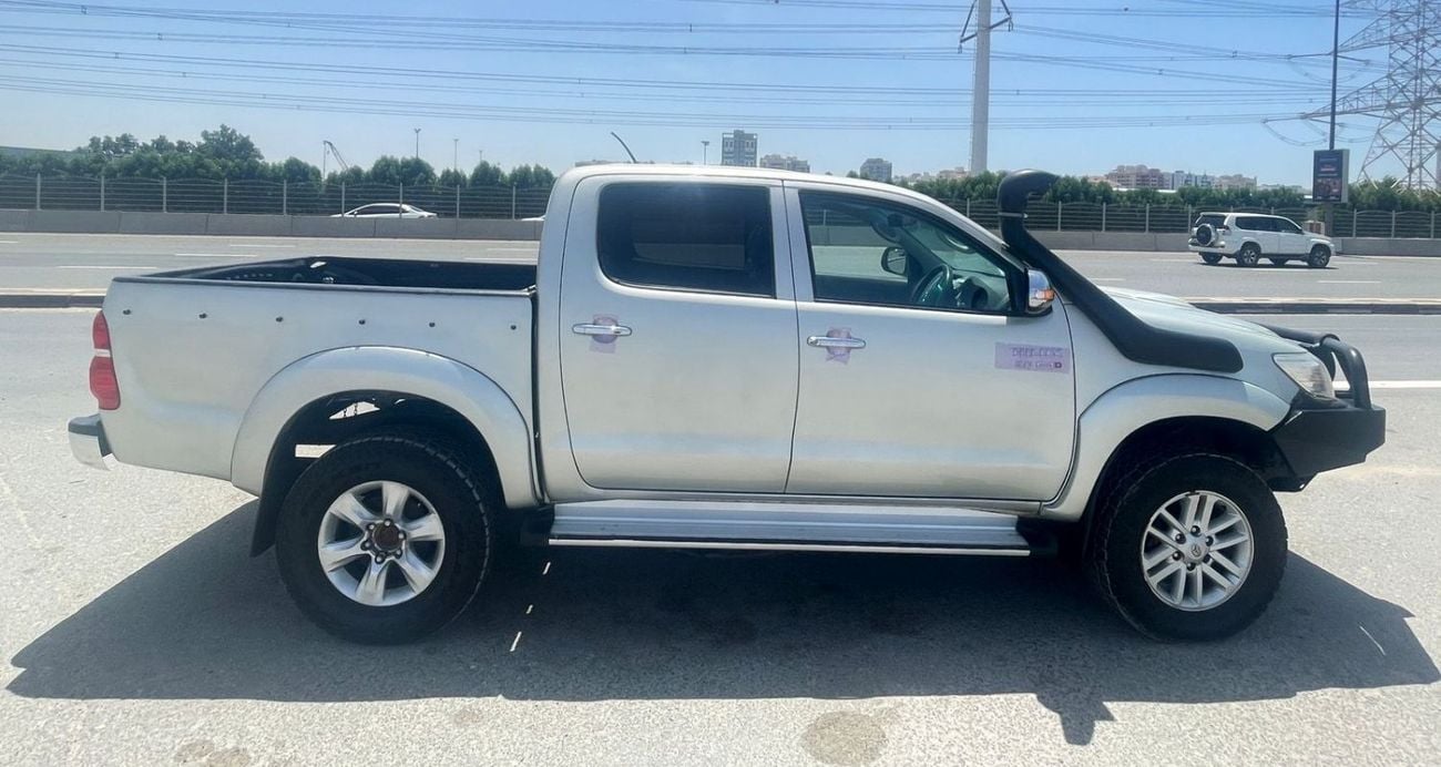 تويوتا هيلوكس diesel engine ,3.0 liter ,manual gear ,right hand drive