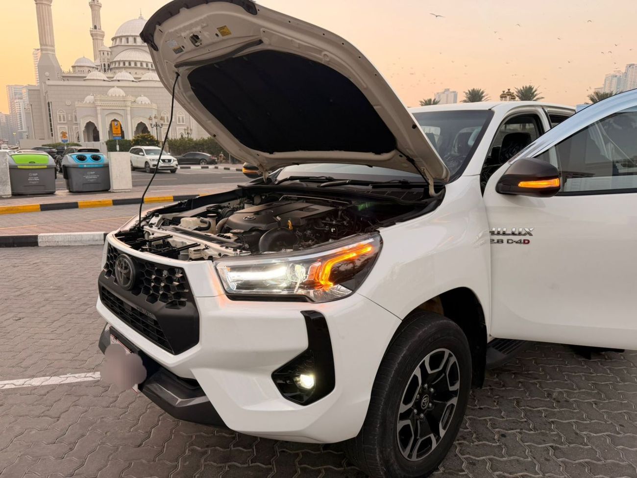 Toyota Hilux Toyota Hilux 2024 Model Engine 2.8 Diesel colour white Transmission Automatic Interior.Black 4x4 4DO