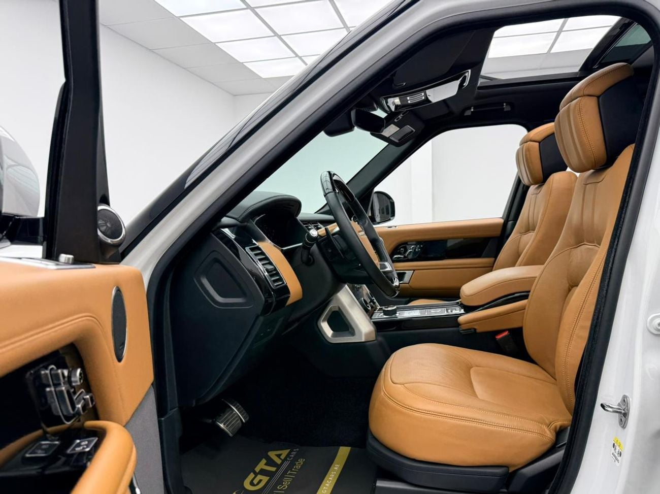 Land Rover Range Rover 2020 Range Rover Vogue SE P525, Warranty, Full Land Rover Service History, GCC Specs