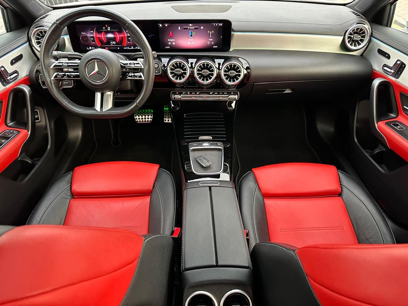 Mercedes-Benz A 200 Premium + 1.4L