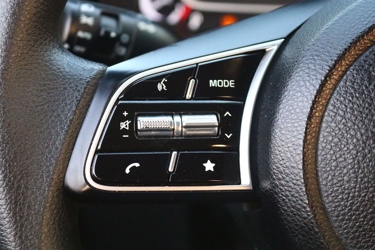 Kia Sonet LX2 1.5L Kia Sonet 2023 GCC in excellent condition, 71,000 km, 1500 cc engine, price 48,000 dirhams