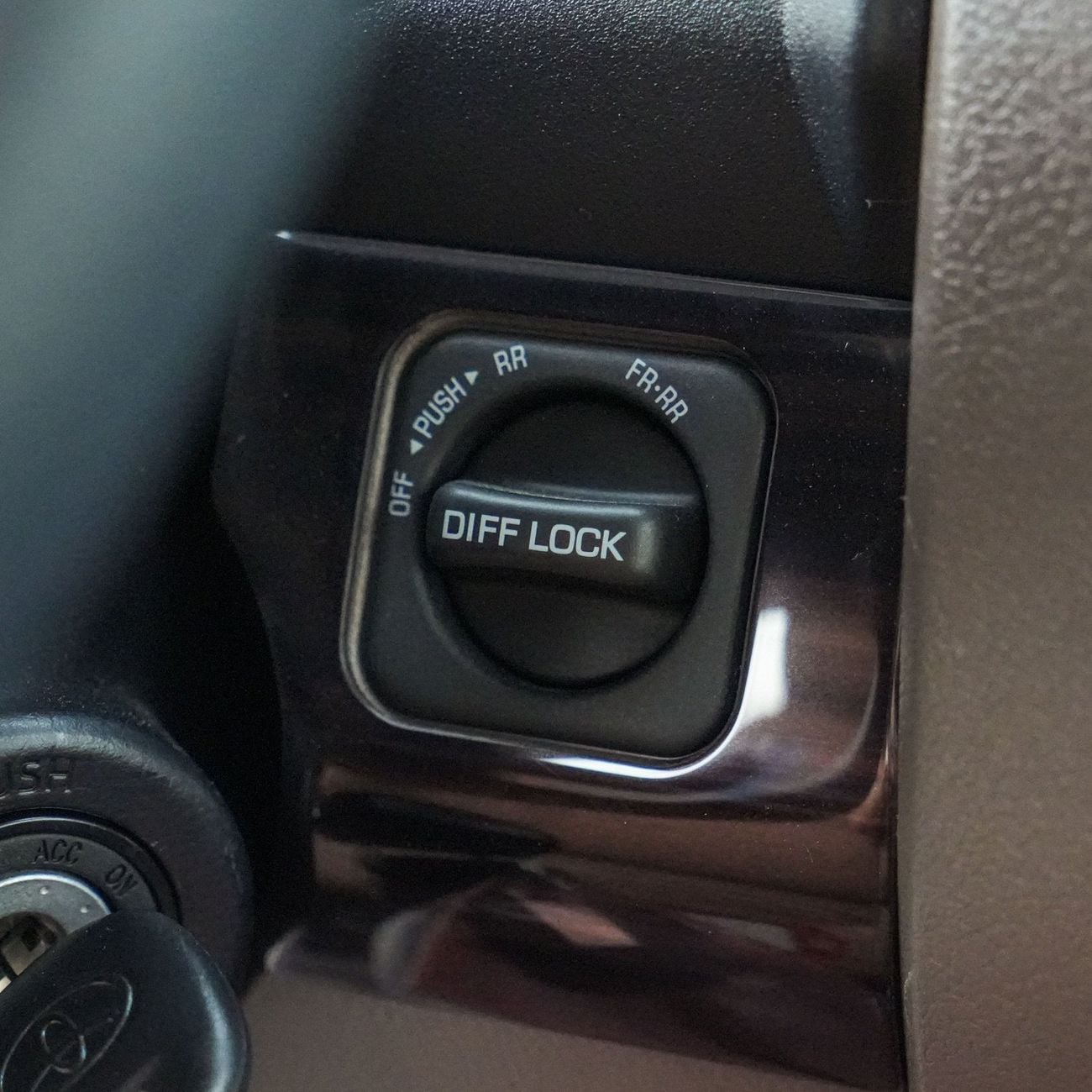 Toyota Land Cruiser 70 LC 76 AT || 4.0 || LXZ || 2026