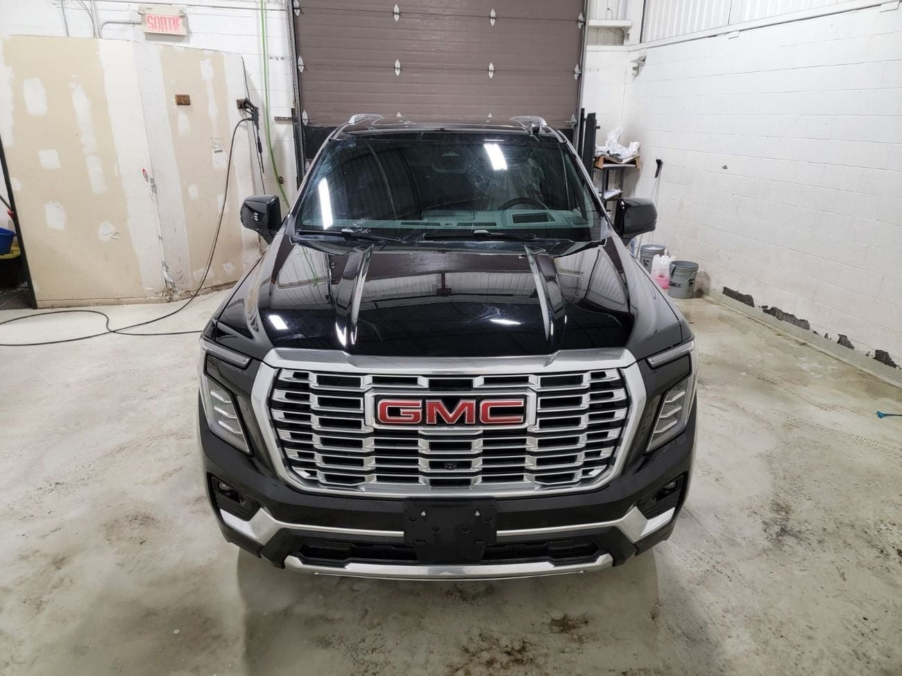 جي أم سي يوكون Denali With Captain Seats  6.2L Brand New