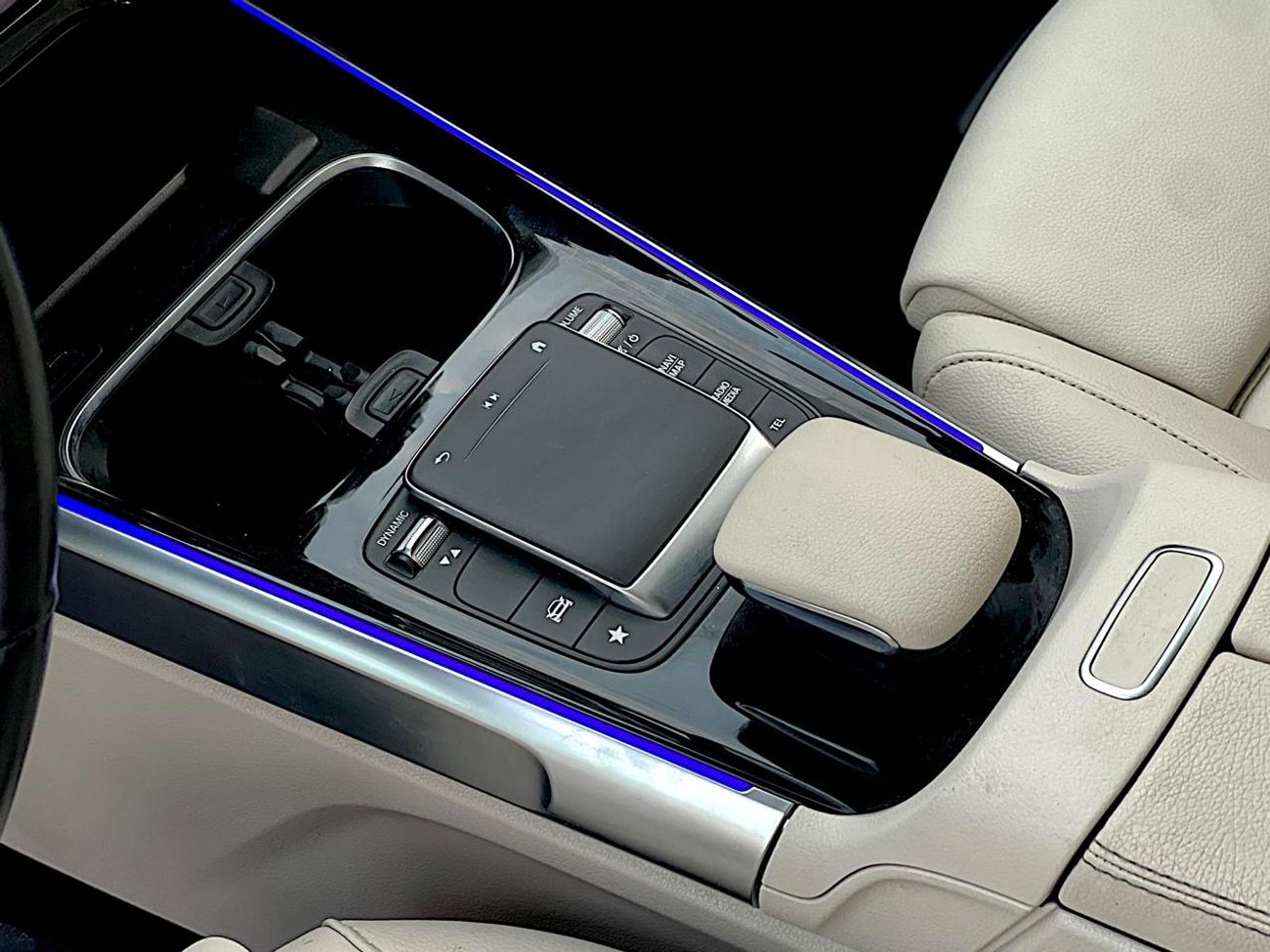 Mercedes-Benz GLB 250 4MATIC 2.0L (221 HP) AED 1,560 PM | MERCEDES GLB250 4MATICI 2023 | ORIGINAL PAINT | LOW MILEAGE| 0%