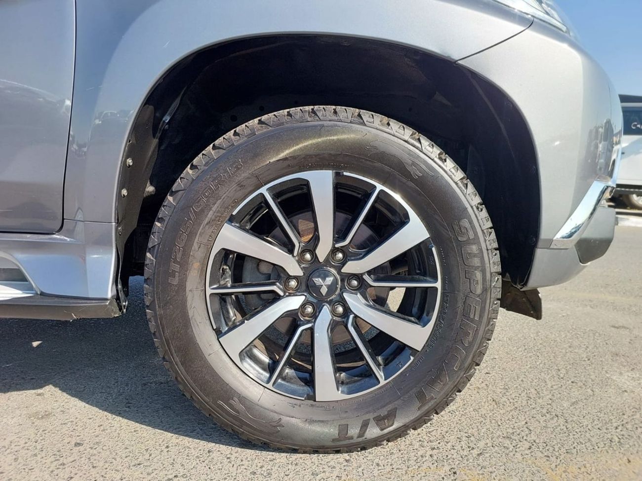 Mitsubishi Pajero MITSUBISHI PAJERO SUV RHD 2016 MODEL 2.4 L DIESEL AUTOMATIC(PM05897)