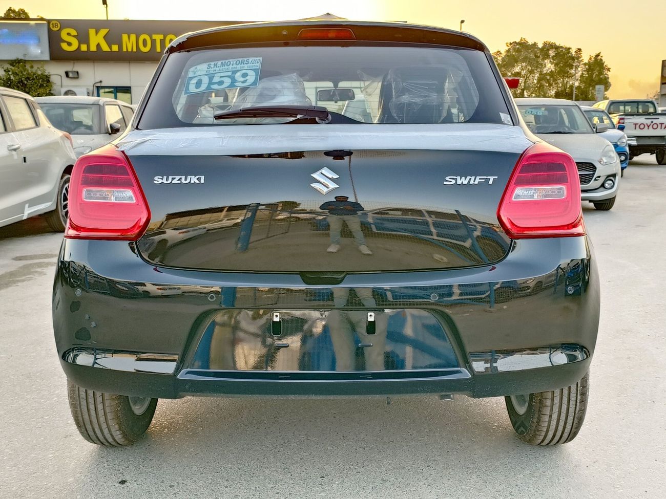 سوزوكي سويفت GLX / 1.2L PETROL / PUSH START / ALLOY RIMS / SPECIAL PRICE