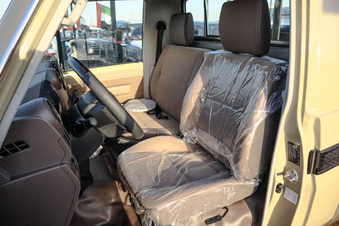 تويوتا لاند كروزر بيك آب Std 4.0L Single Cab Utility 4WD