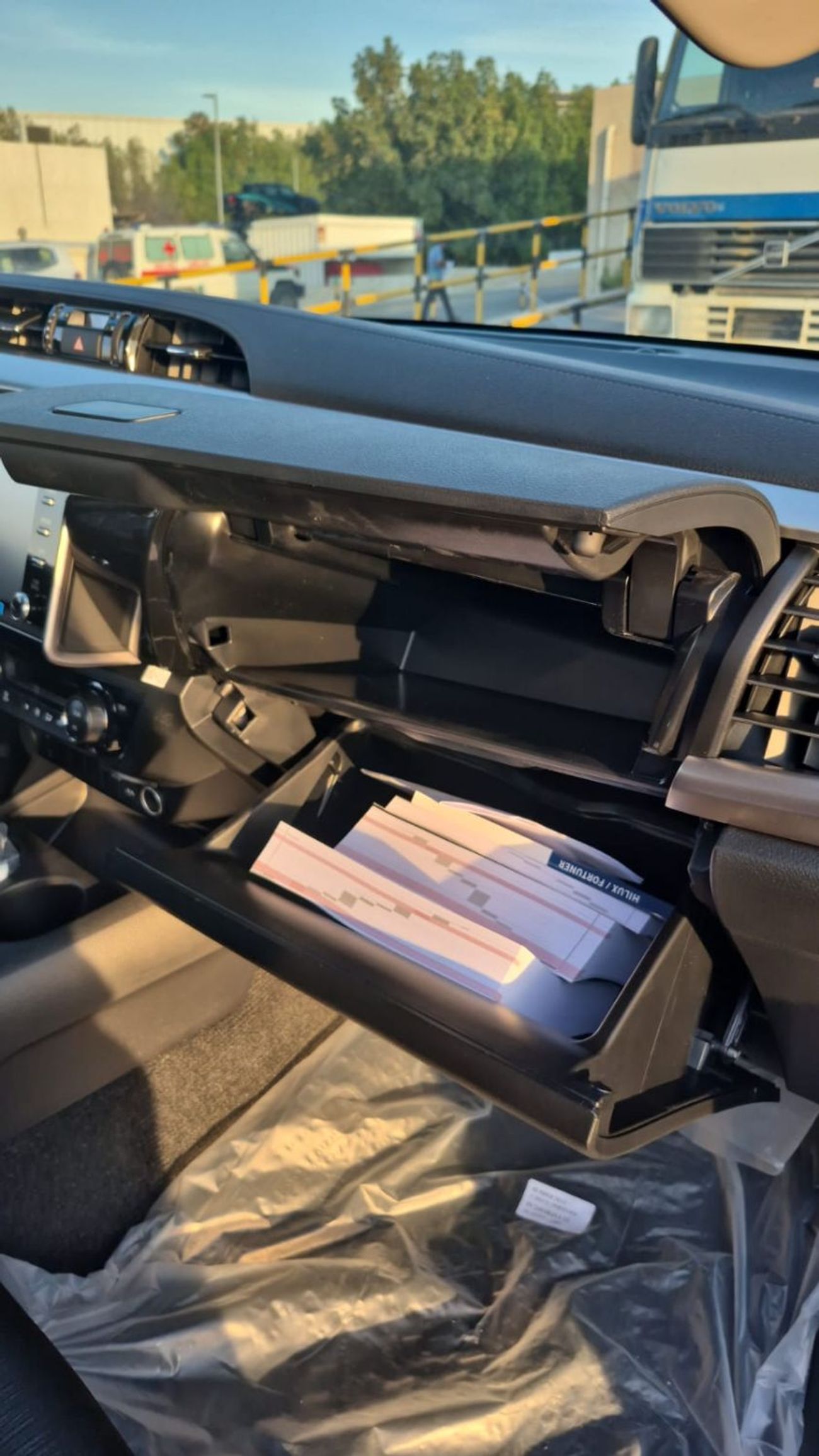 تويوتا هيلوكس TOYOTA HILUX 2.4L DIESEL GLX 4X4 FULL OPTION MY 2025