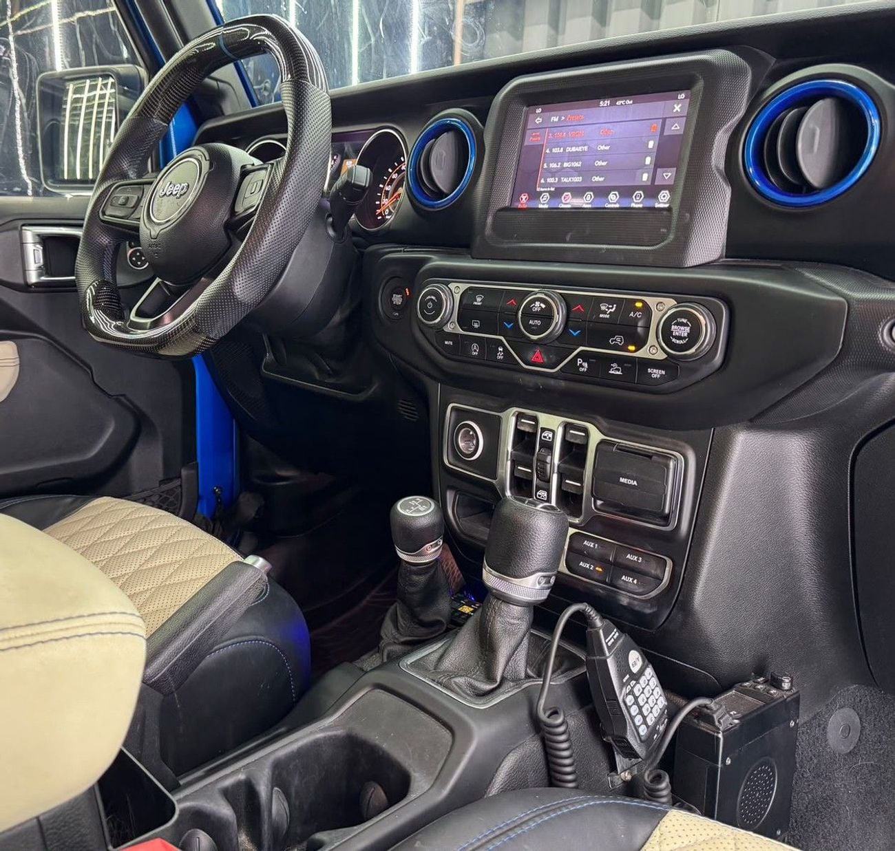 Jeep Gladiator SPORT 4x4 | Jeepers edition | GCC | Well Maintained