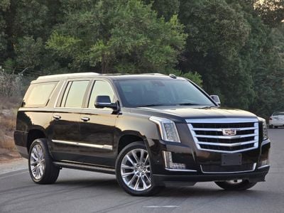 Cadillac Escalade Premium Luxury 6.2L 4WD ESCALADE ESV PREMIUM 2020 GCC // ACCIDENTS FREE // ORIGINAL PAINT // FULL OP