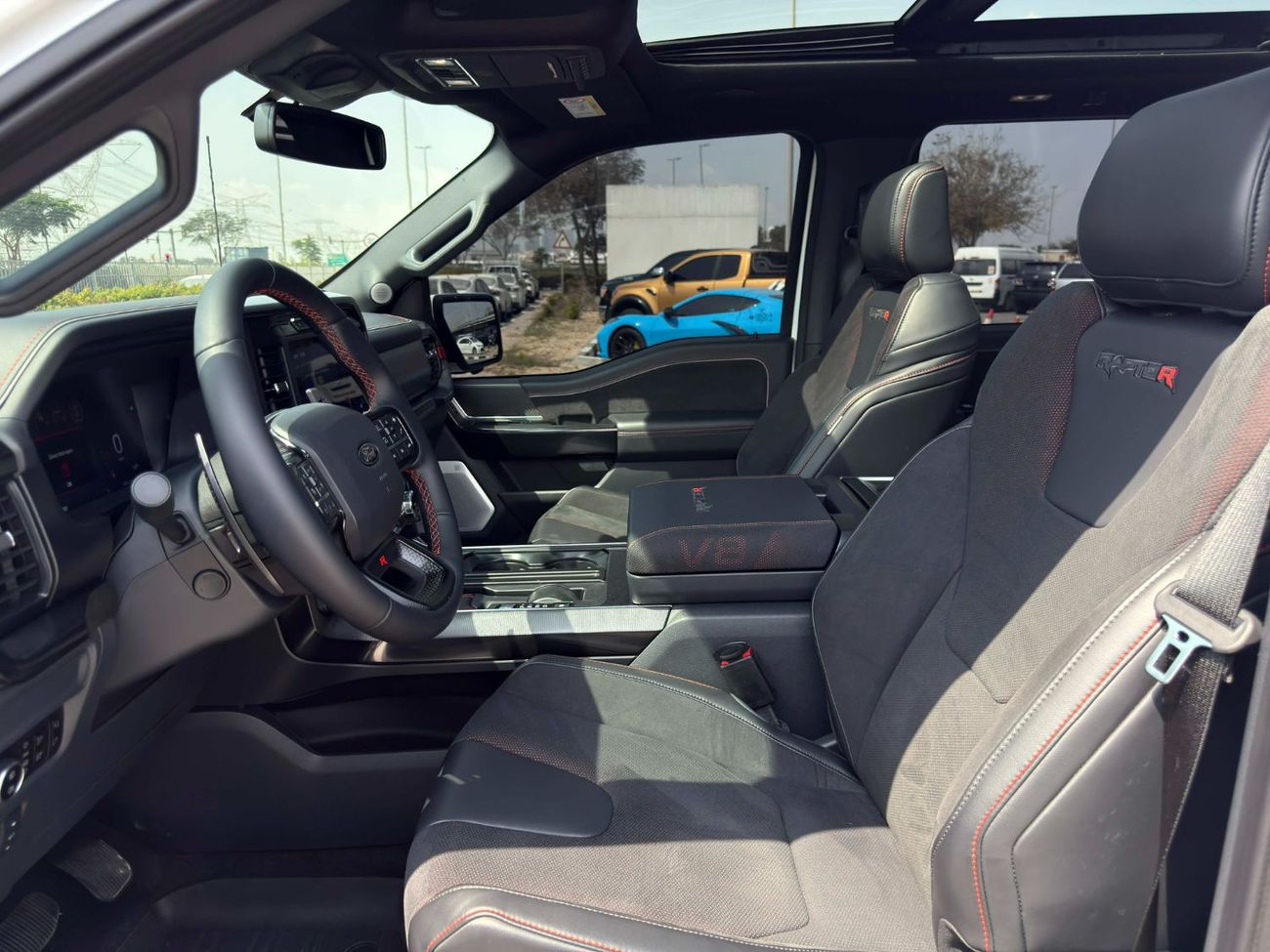 Ford F 150 Raptor GCC SPEC UNDER WARRANTY AND SERVICE CONTRACT