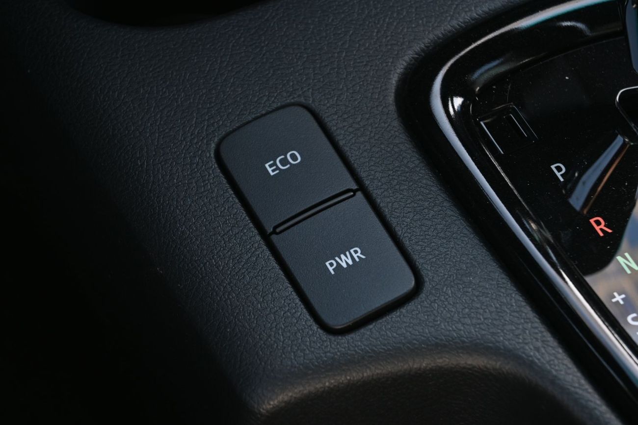 Toyota Hilux Adventure 4.0L Toyota Hilux Adventure SR5 4.0L V6, Petrol, 4WD, Pickup