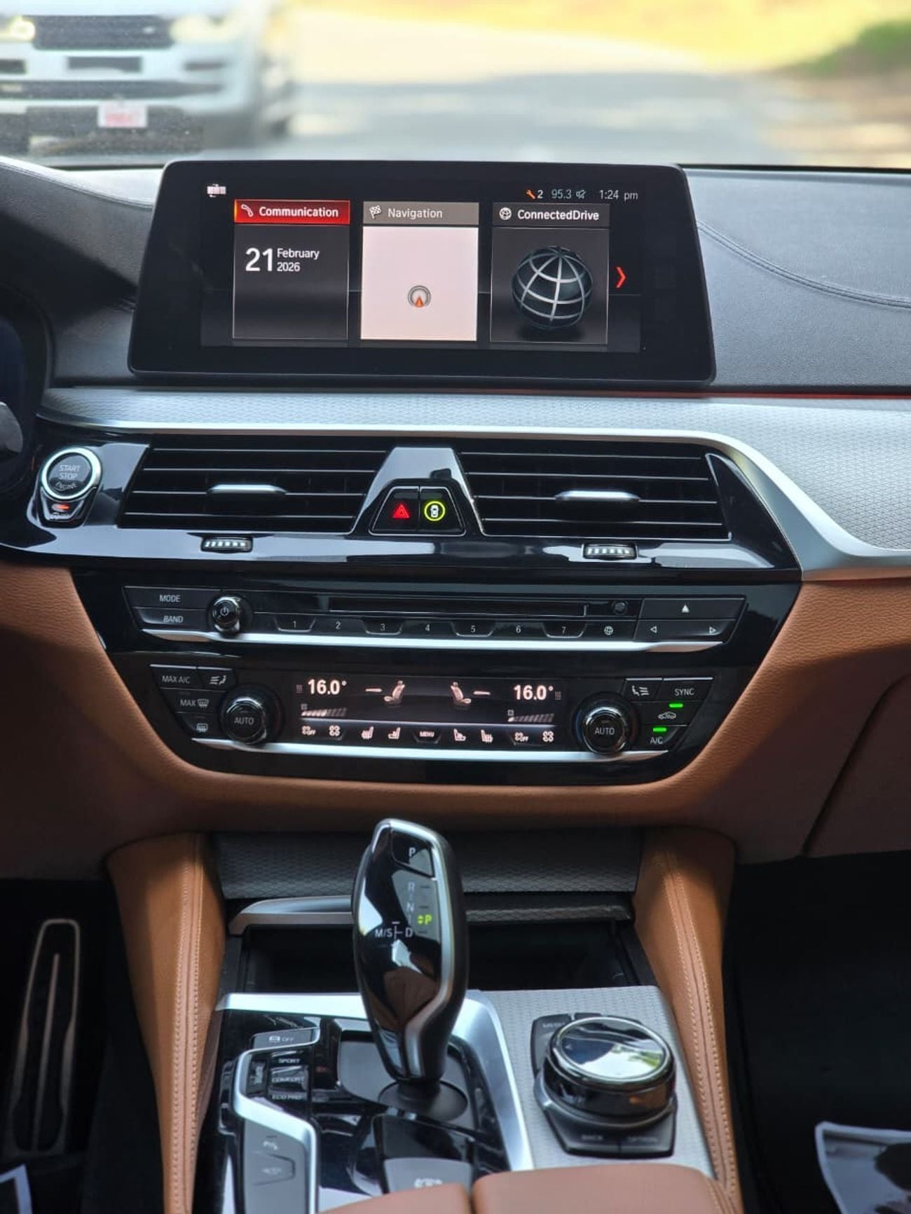 بي أم دبليو M550i Std 4.4L