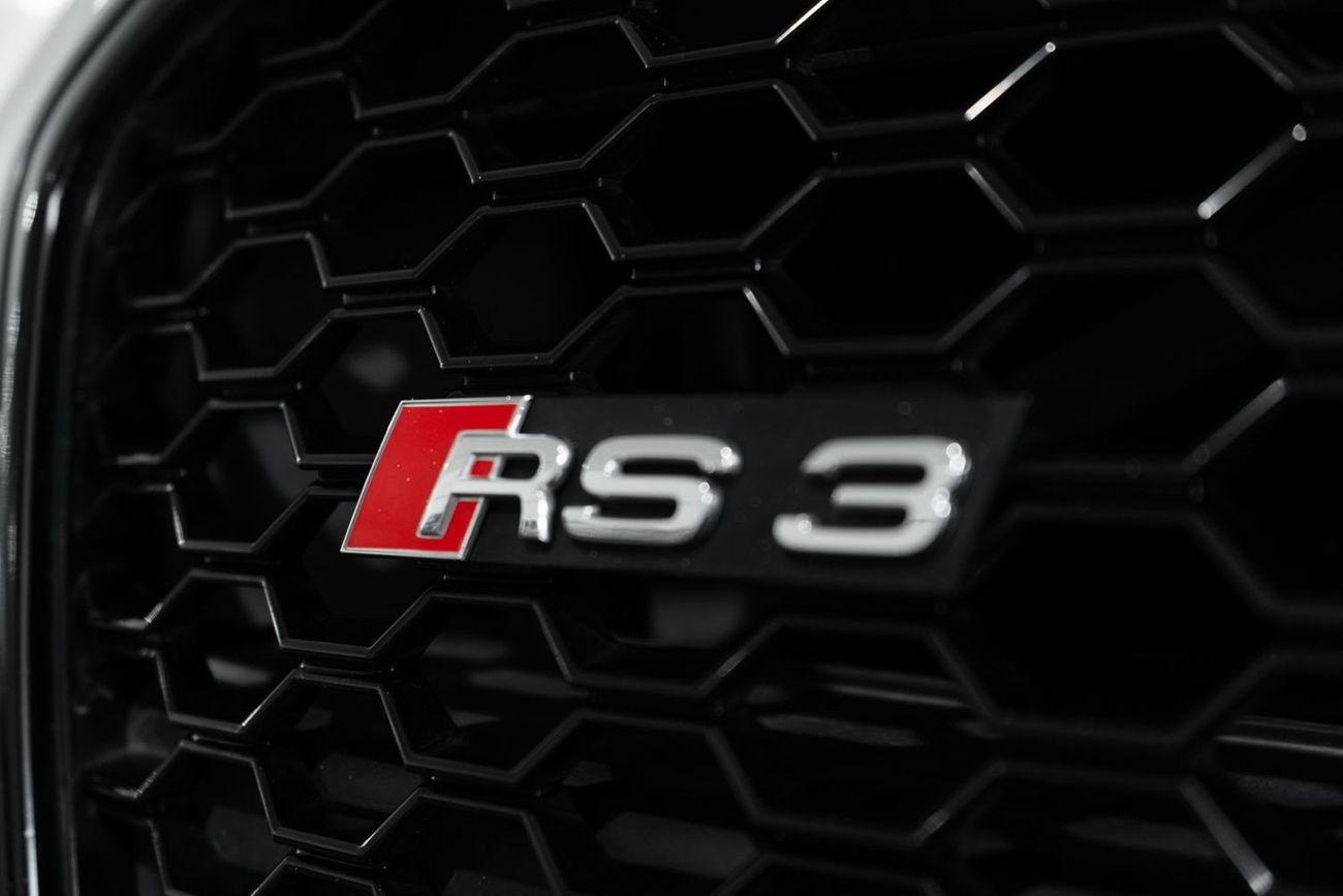 Audi RS3 TFSI quattro 2.5L (362 HP) Hatchback