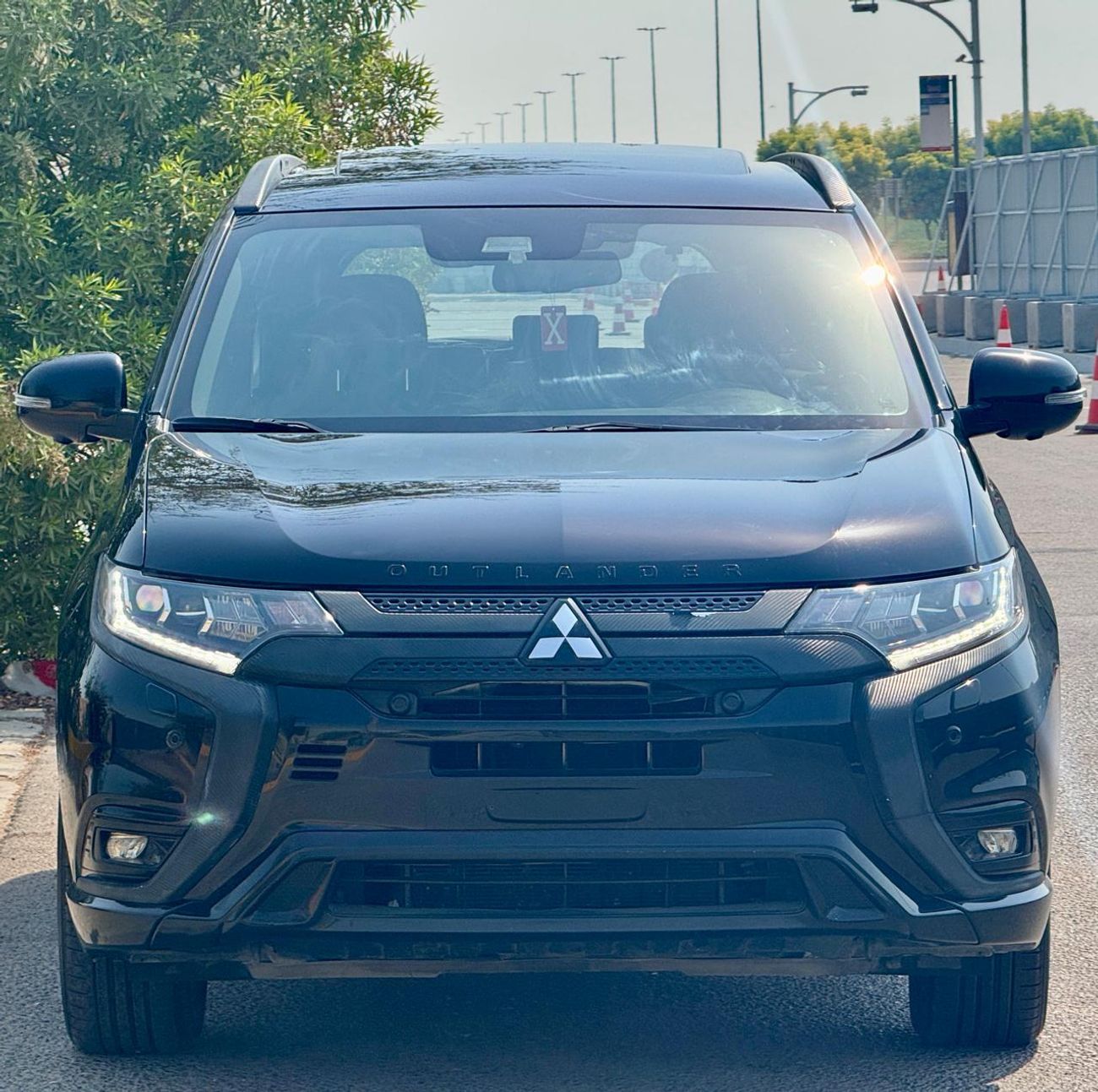 Mitsubishi Outlander GLX Super High 2.4L 980-Monthly l GCC l Hybrid, Sunroof, Leather l Accident Free