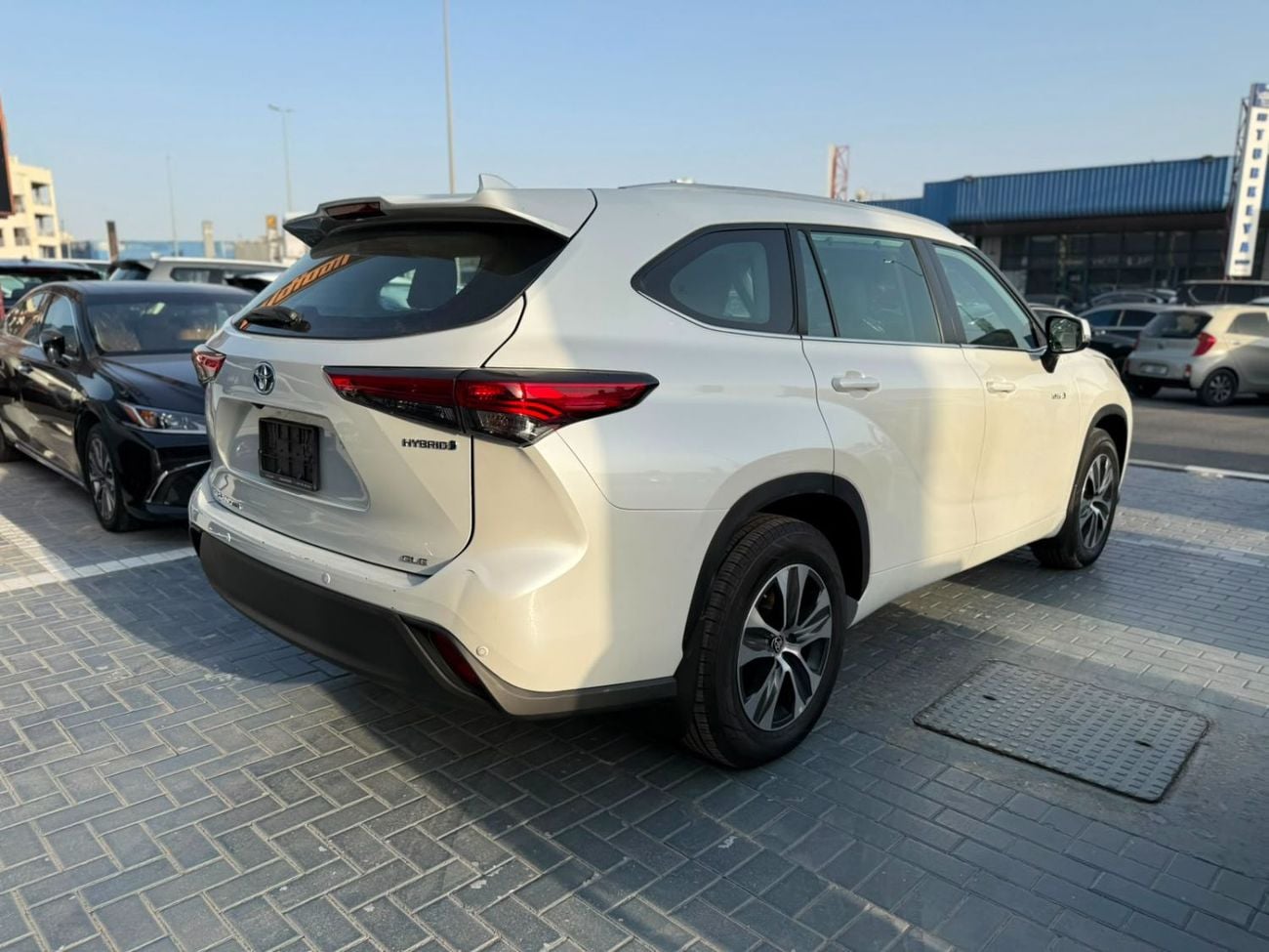 تويوتا هايلاندر TOYOTA HIGHLANDER GLE HEV - A/T . Hybrid . SUV . 4X4 . 7 Seats . 2023 Model