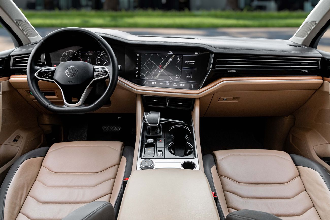 Volkswagen Touareg Touareg Atmosphere Highline | 2,742 P.M | 0% Downpayment | Low Kms | Warranty!