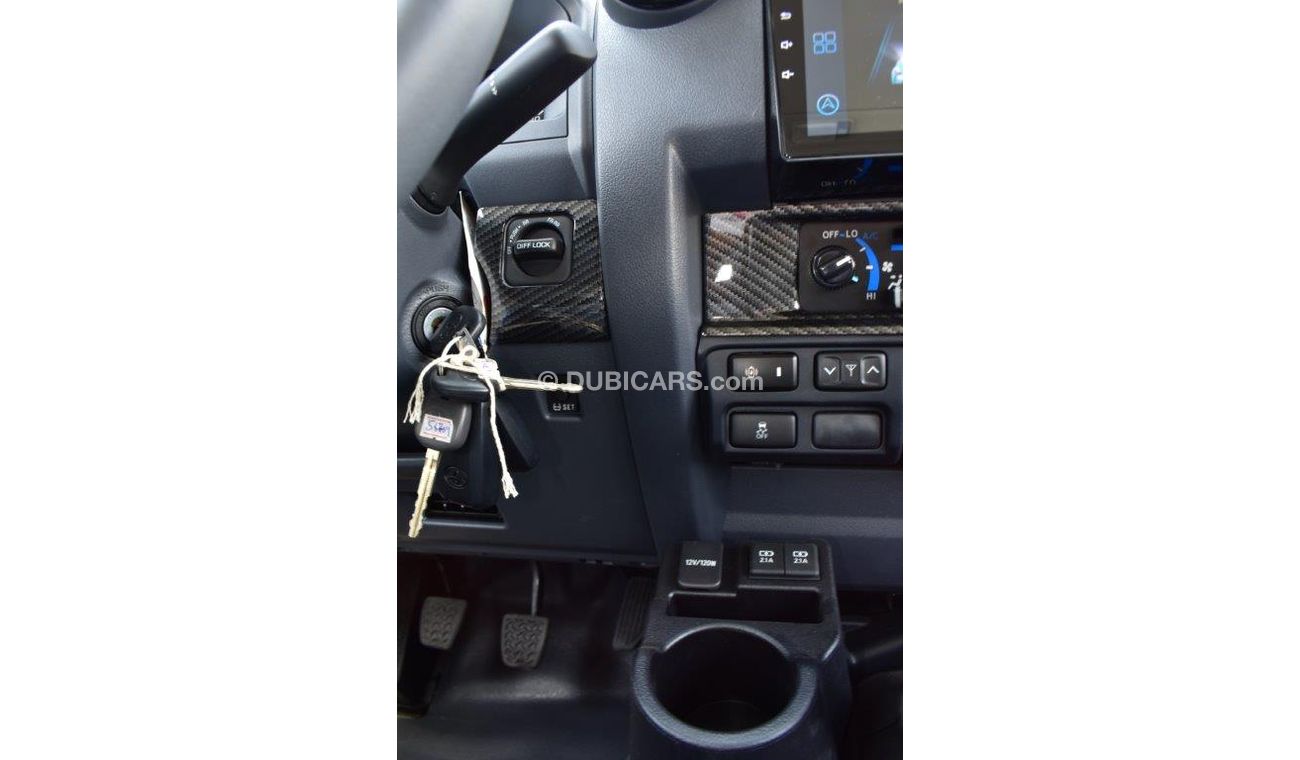 Toyota Land Cruiser Pick Up Double Cab Black Edition V8 4.5l 4wd Manual Transmission