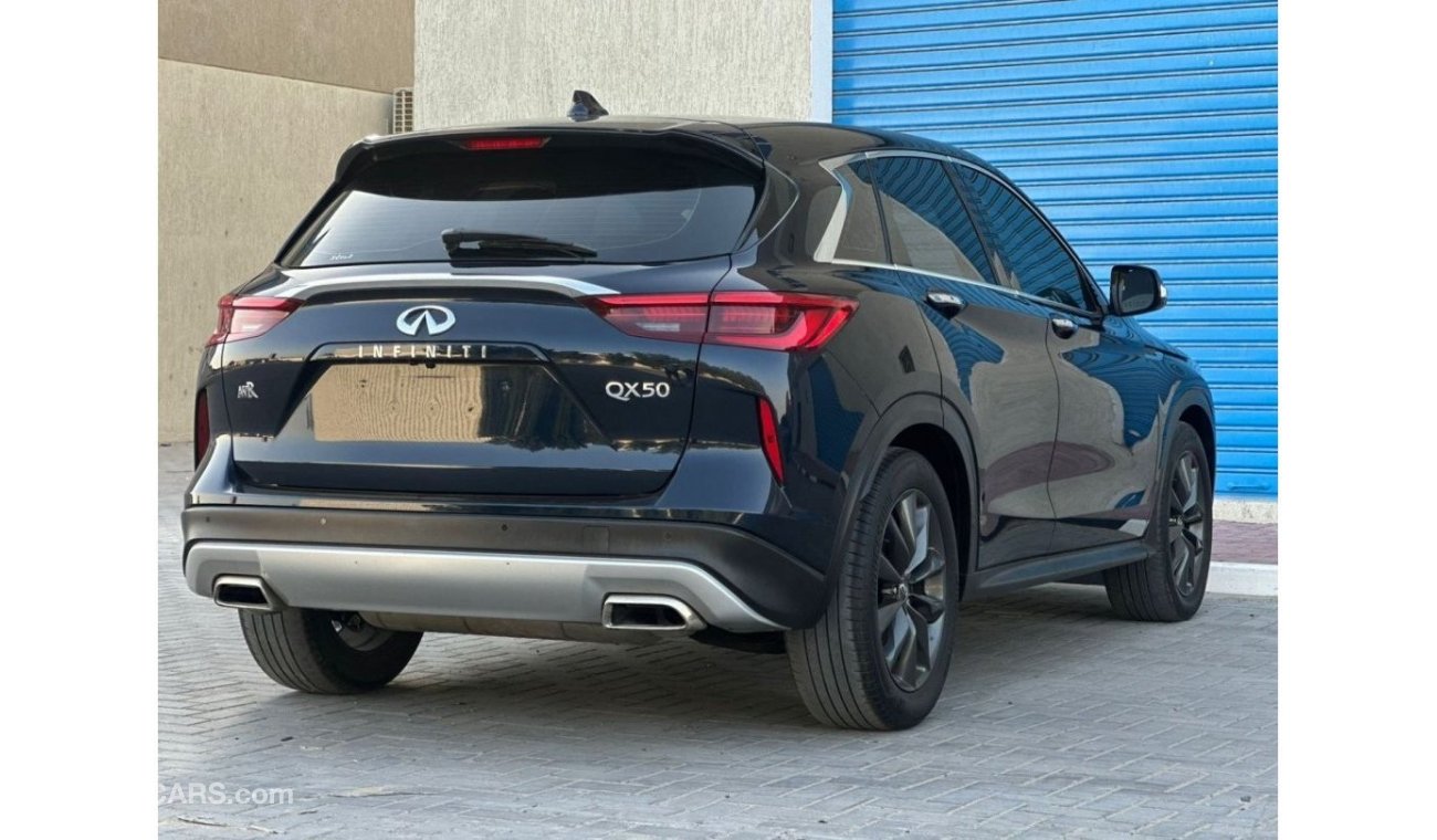 إنفينيتي QX50 لاكس برواسيست اسينشال اوتوجراف